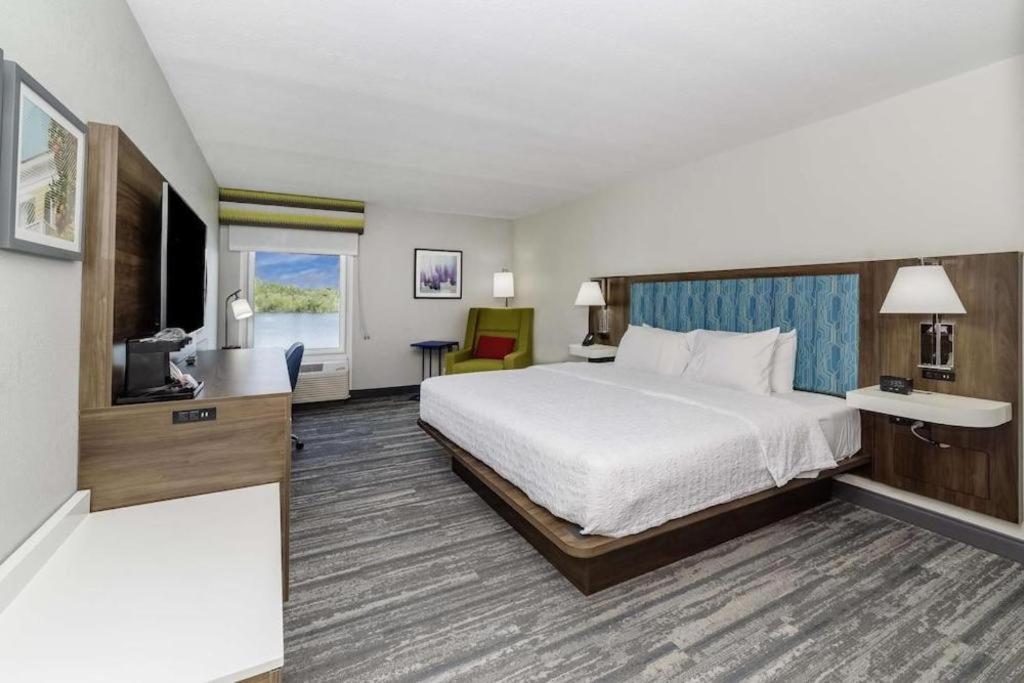 Holiday Inn Express Hotel & Suites Port Charlotte Exteriör bild