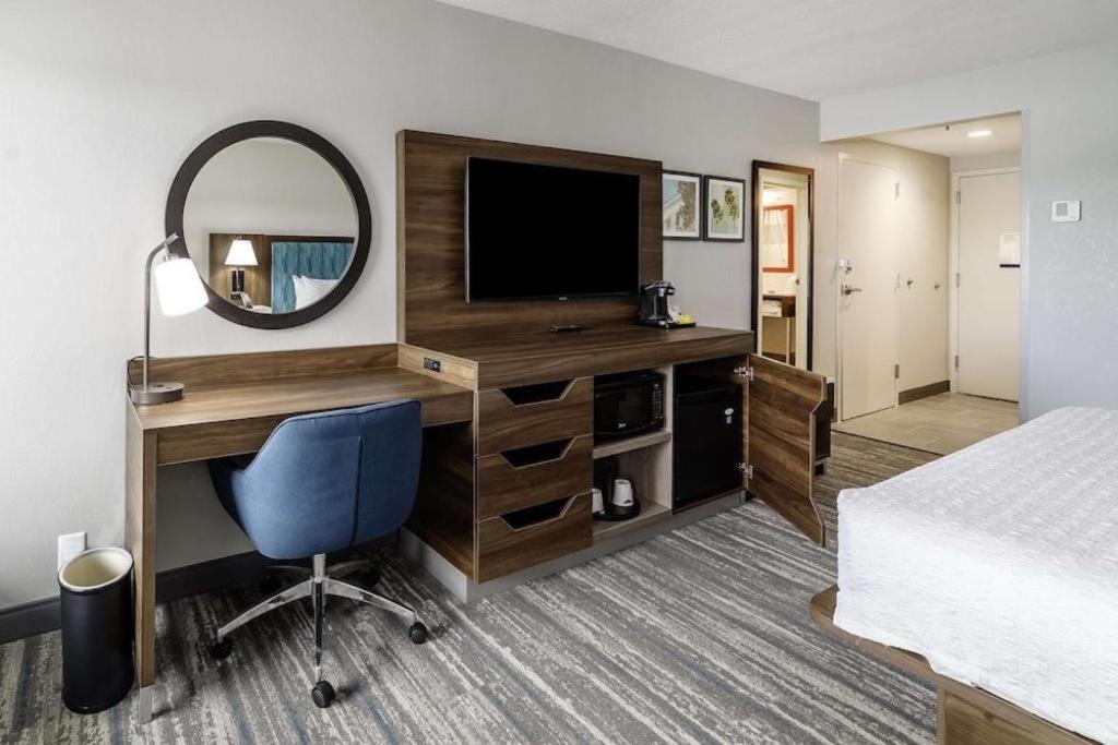 Holiday Inn Express Hotel & Suites Port Charlotte Exteriör bild