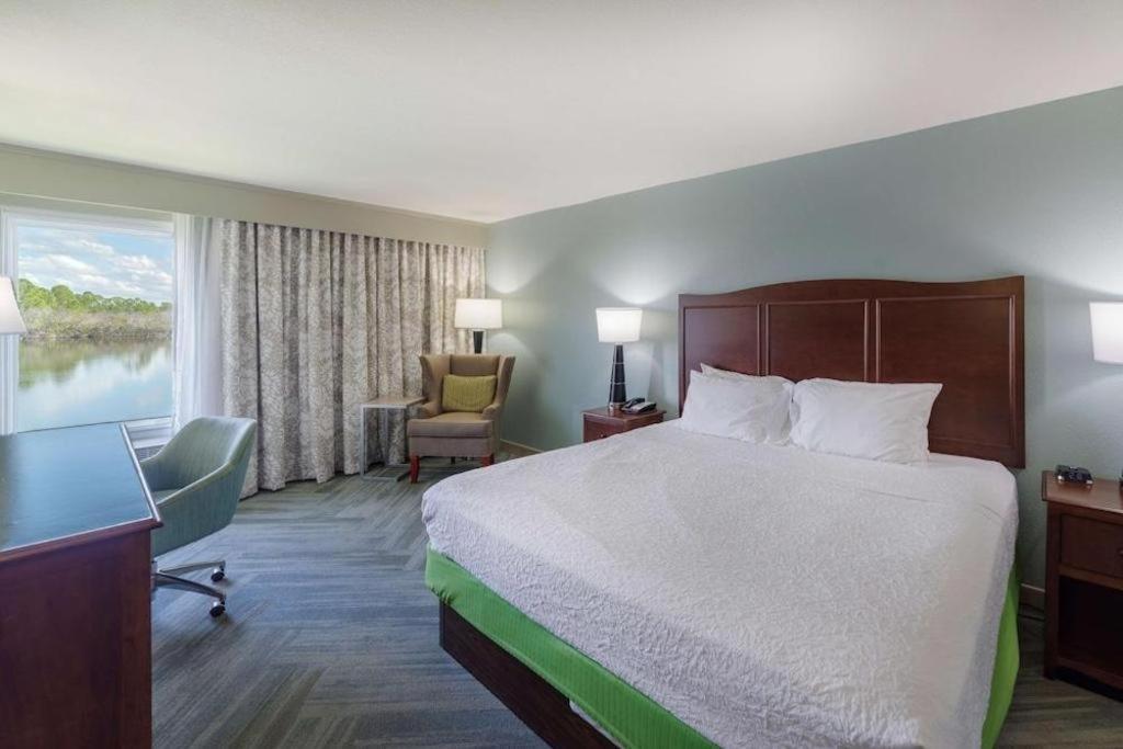 Holiday Inn Express Hotel & Suites Port Charlotte Exteriör bild