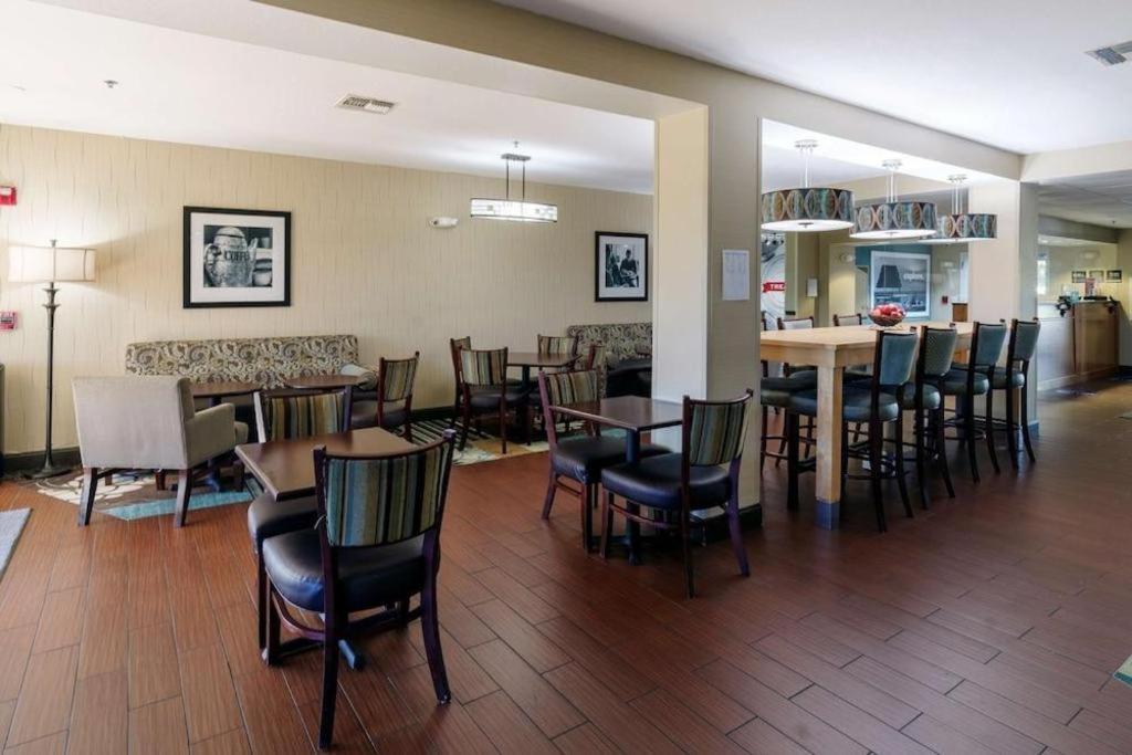 Holiday Inn Express Hotel & Suites Port Charlotte Exteriör bild