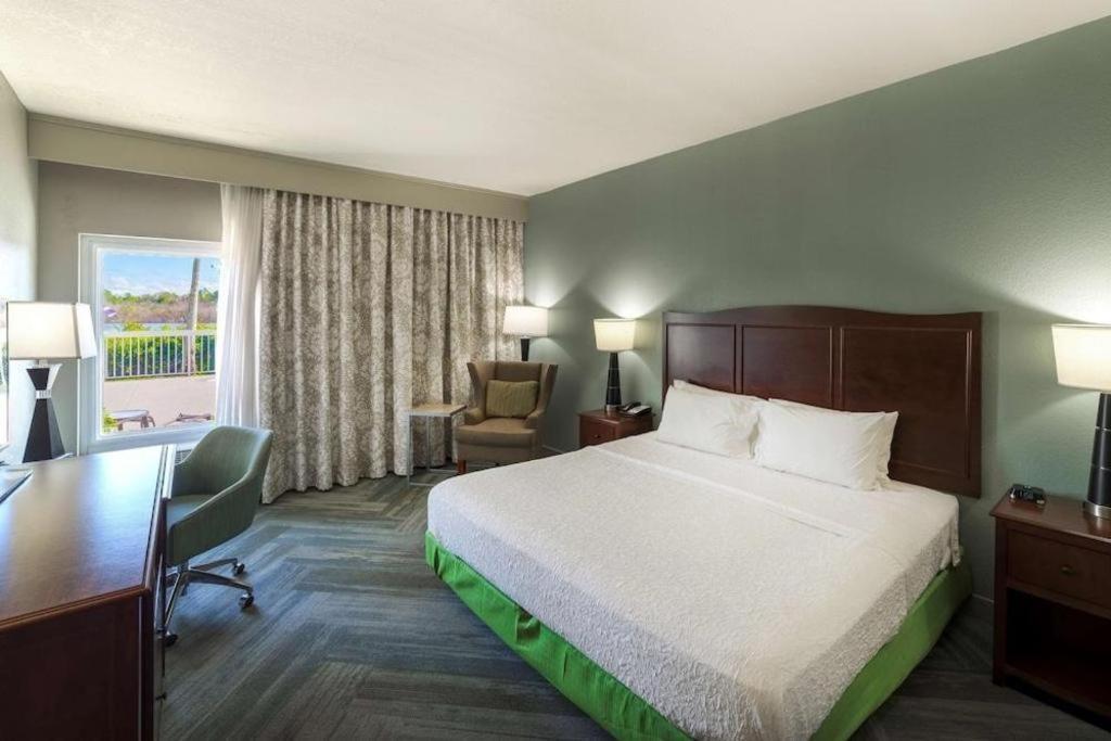 Holiday Inn Express Hotel & Suites Port Charlotte Exteriör bild