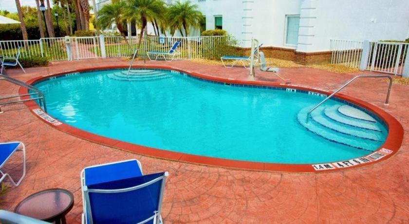 Holiday Inn Express Hotel & Suites Port Charlotte Exteriör bild