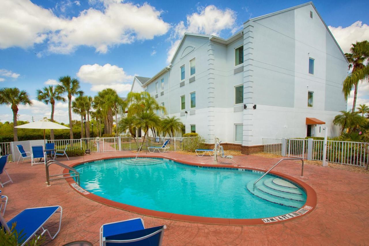 Holiday Inn Express Hotel & Suites Port Charlotte Exteriör bild
